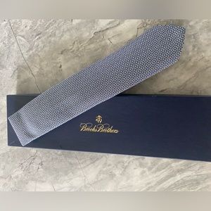 Gorgeous for gifting— Brooks Brothers Tie - NWT in ORIGINAL BOX